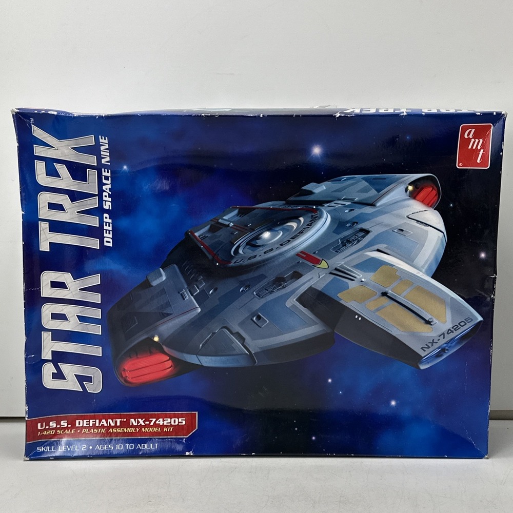 Star Trek Deep Space Nine USS Defiant NX-74205 2014 AMT 1:420 Model Kit Open Box